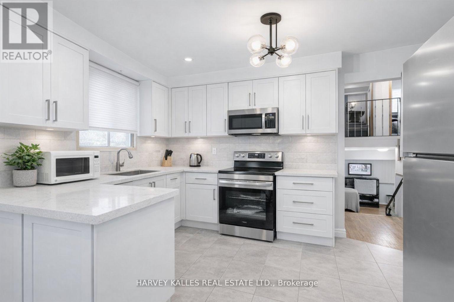 33 Tolton Drive S, Brampton, Ontario  L6V 2P9 - Photo 3 - W12794926