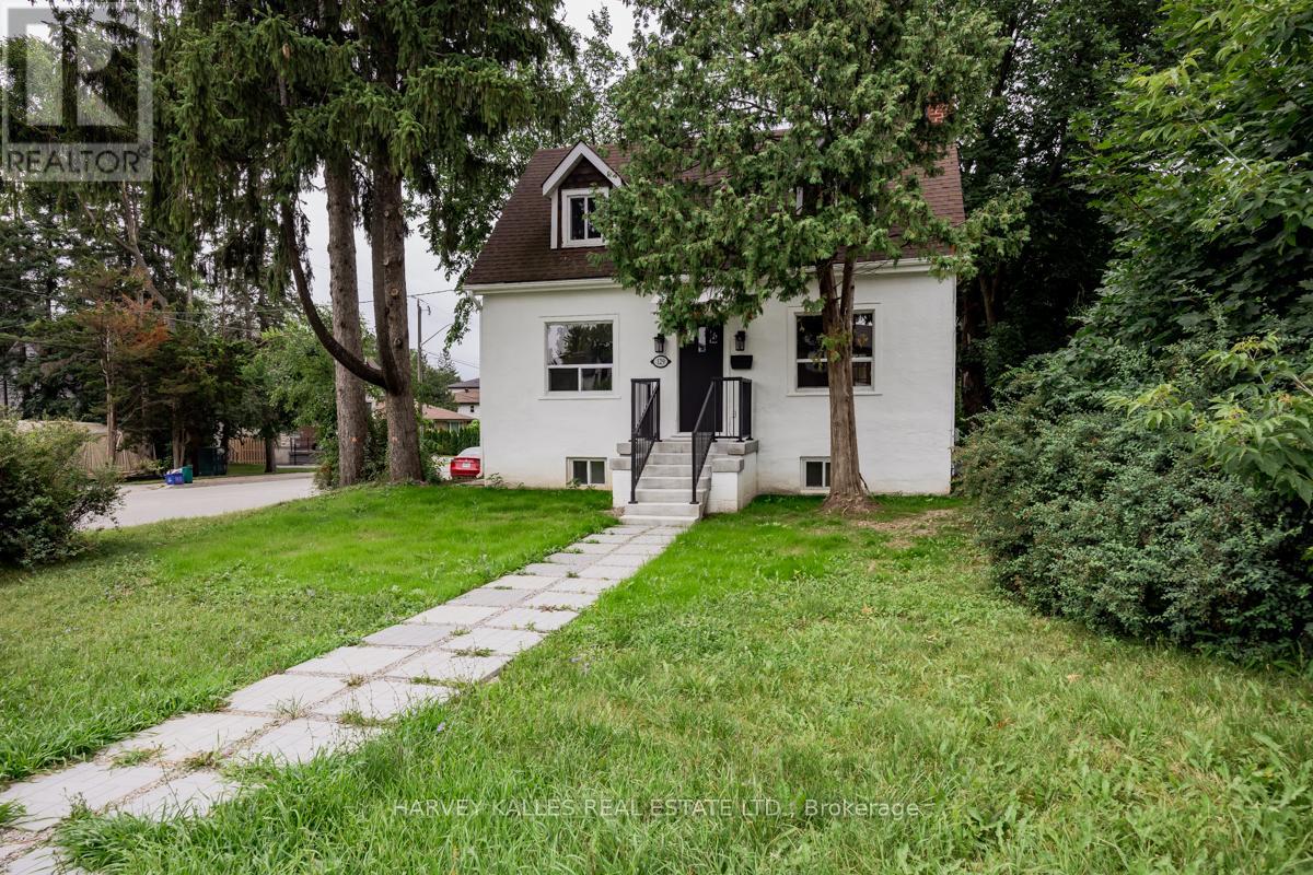 129 Major Mackenzie Drive E, Richmond Hill, Ontario  L4C 1H2 - Photo 2 - N12796692