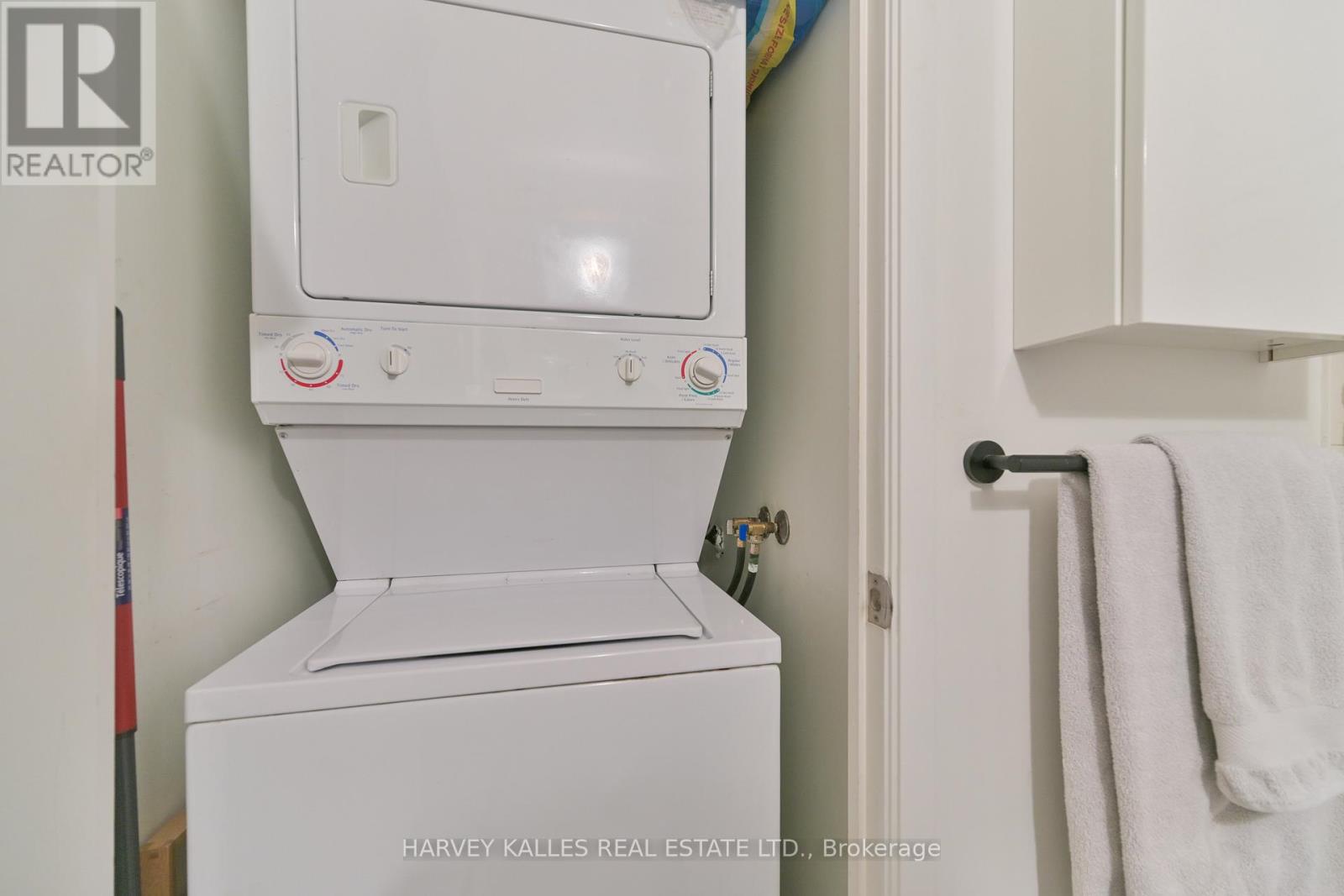 1704 - 85 Bloor Street E, Toronto, Ontario  M4W 3Y1 - Photo 13 - C12796734