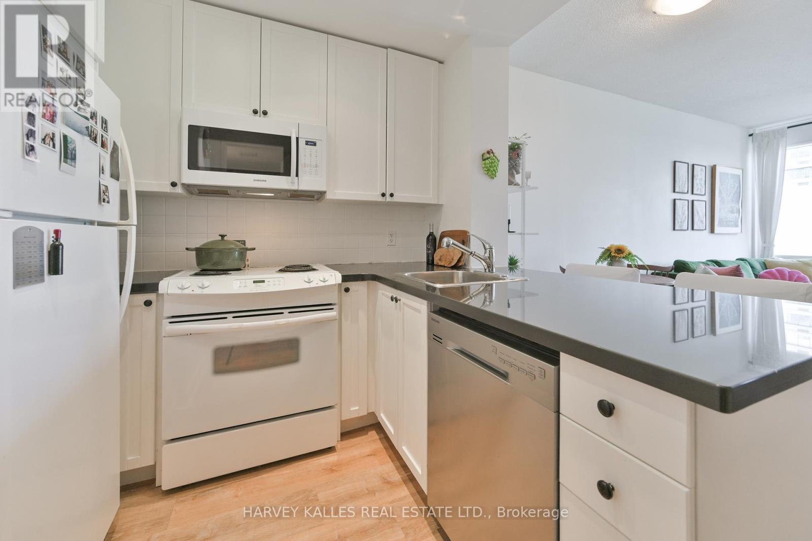 1704 - 85 Bloor Street E, Toronto, Ontario  M4W 3Y1 - Photo 8 - C12796734