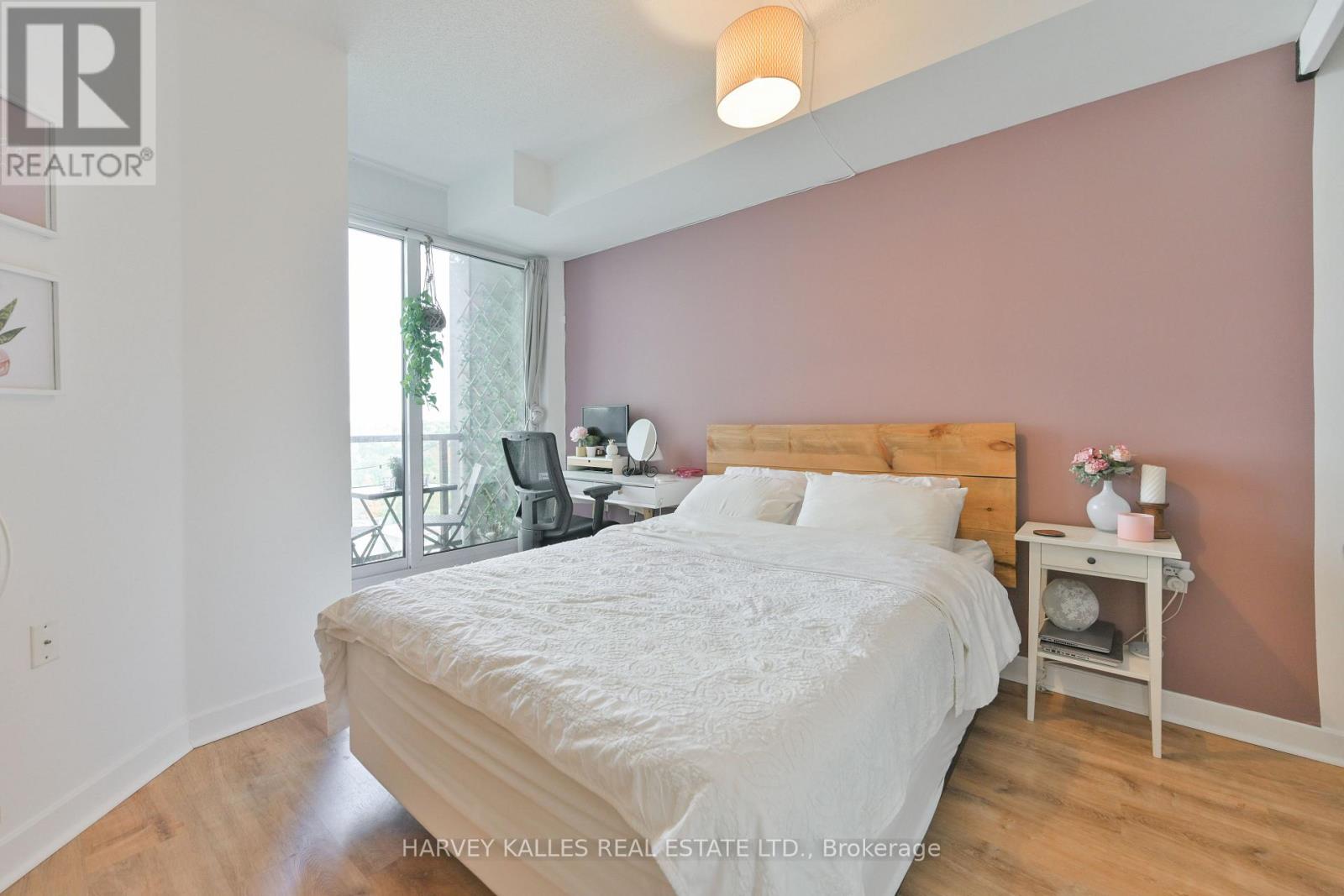 1704 - 85 Bloor Street E, Toronto, Ontario  M4W 3Y1 - Photo 9 - C12796734