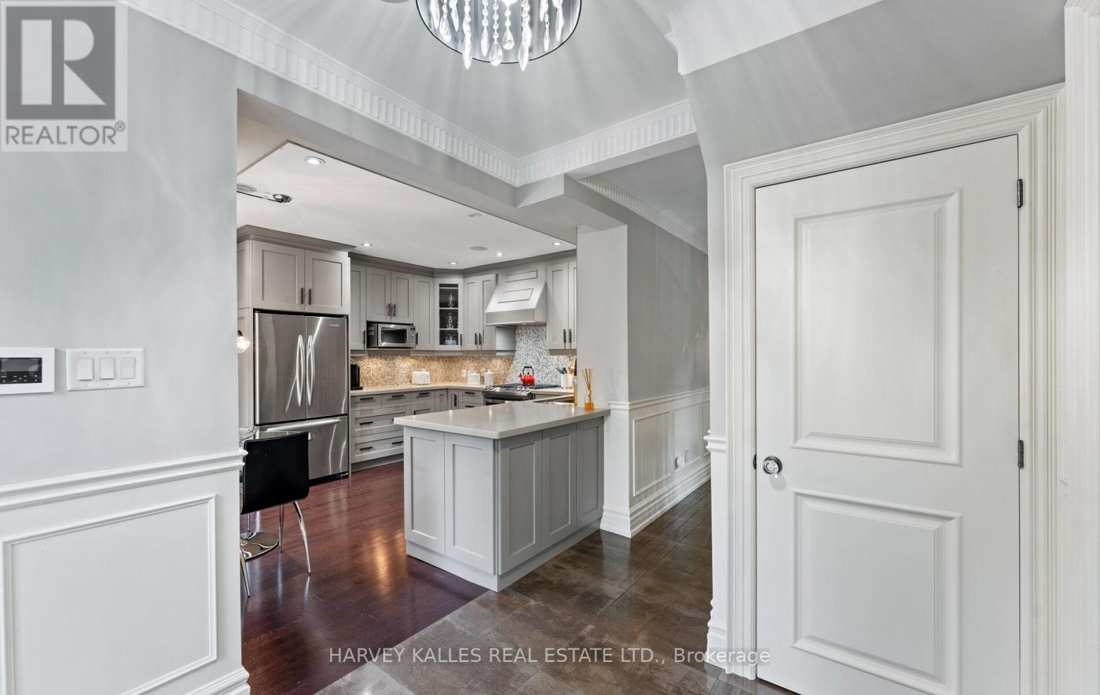 112 Mason Boulevard, Toronto, Ontario M5M 3E3 - Photo 19 - C12796904