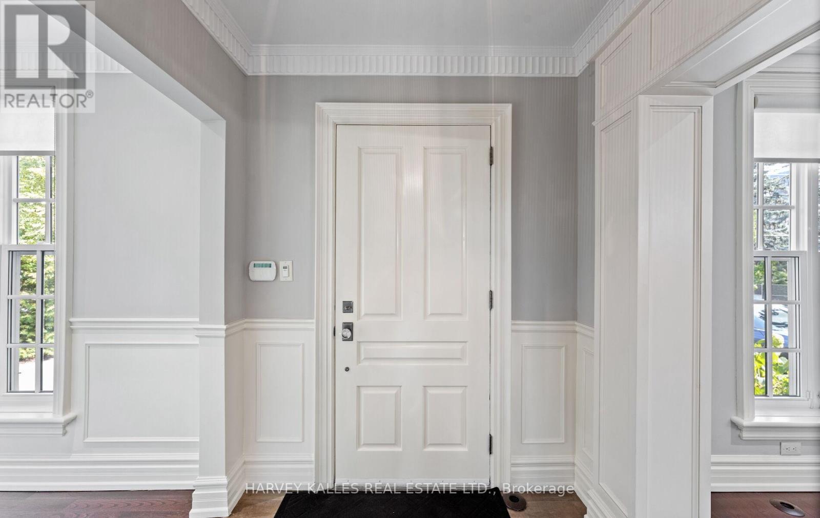 112 Mason Boulevard, Toronto, Ontario M5M 3E3 - Photo 3 - C12796904