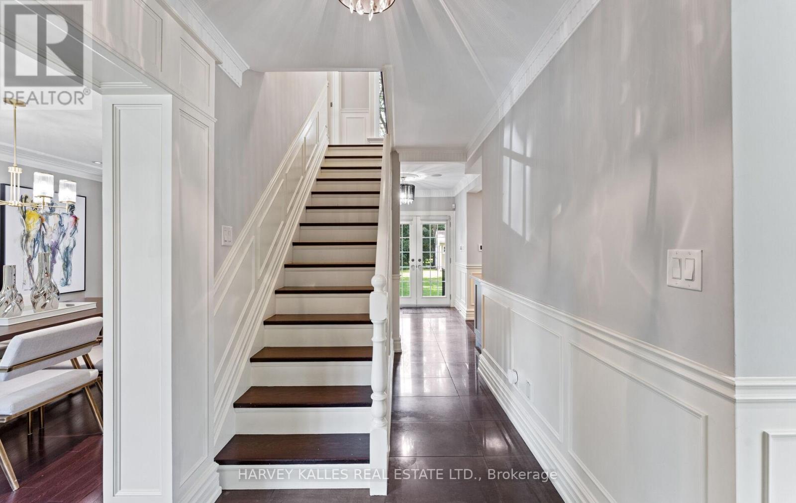 112 Mason Boulevard, Toronto, Ontario M5M 3E3 - Photo 4 - C12796904