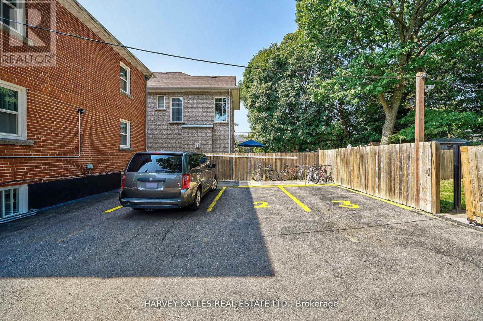 40 Dominion Road, Toronto, Ontario  M8W 1J7 - Photo 4 - W12796934