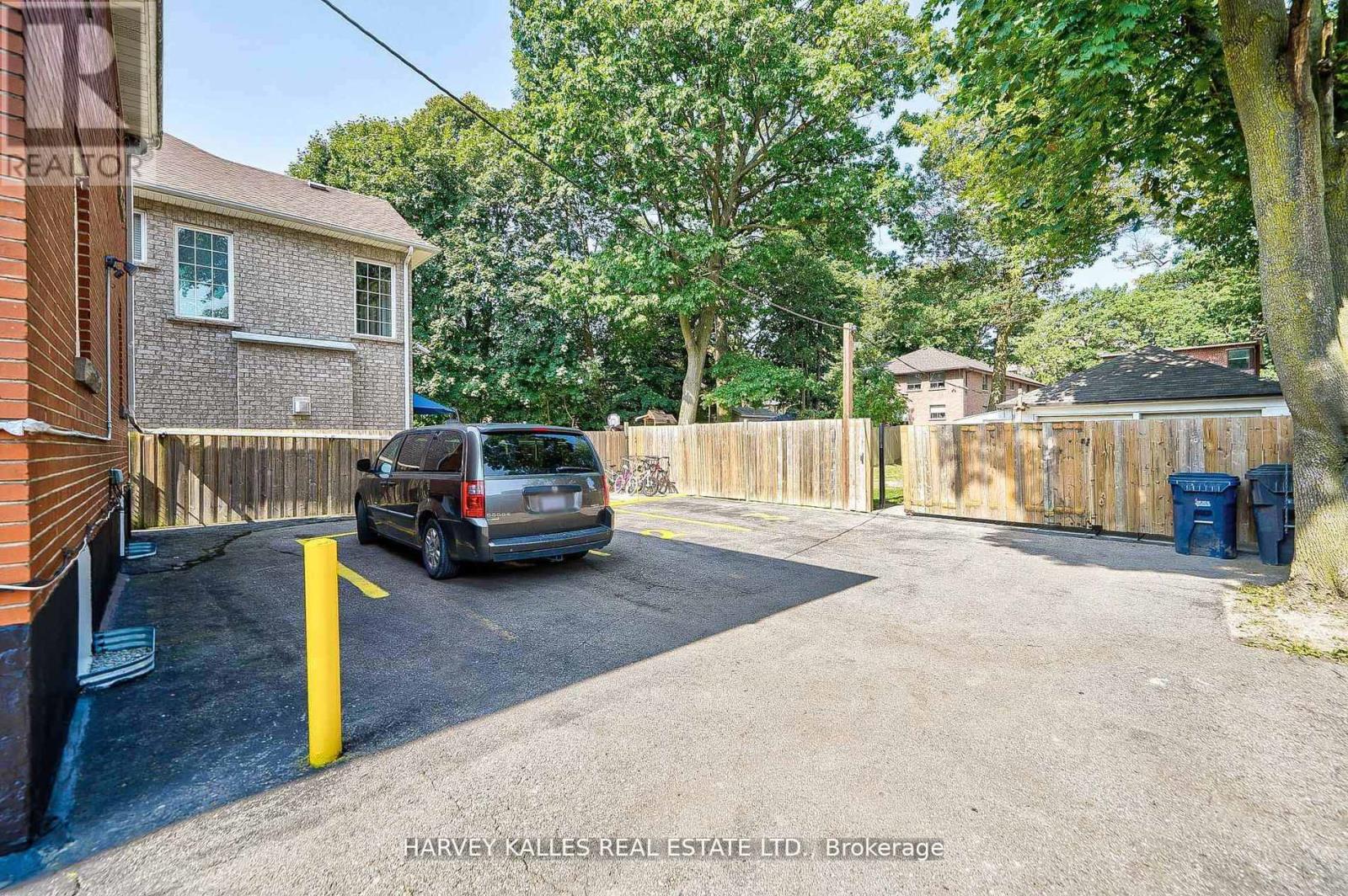 40 Dominion Road, Toronto, Ontario  M8W 1J7 - Photo 6 - W12796934