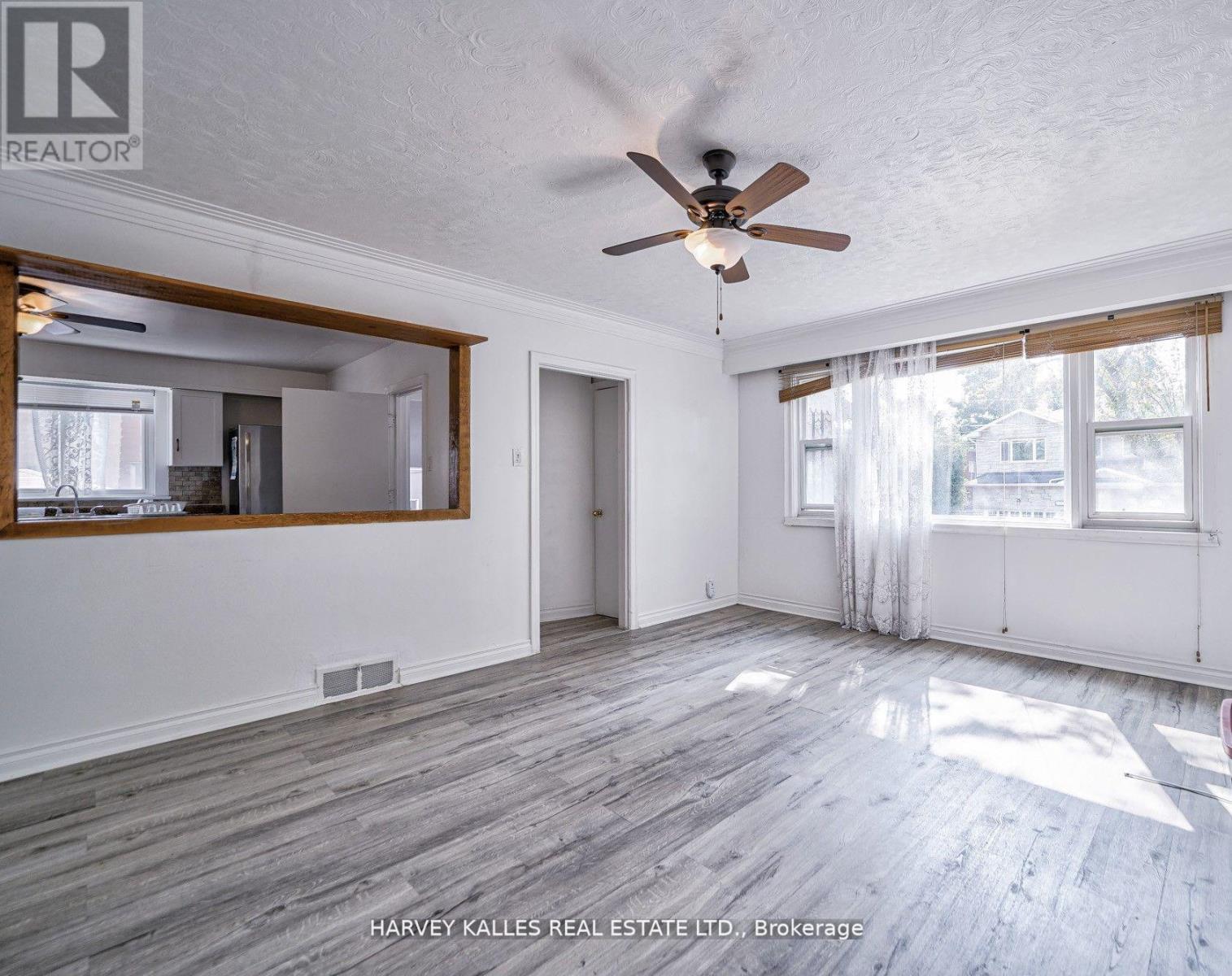 40 Dominion Road, Toronto, Ontario  M8W 1J7 - Photo 9 - W12796934