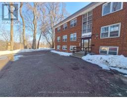 6 - 330 CHISHOLM AVENUE, Toronto, Ontario