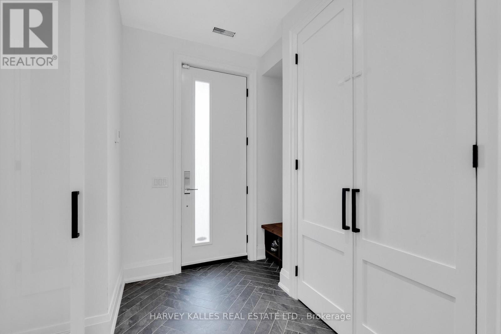 32 Almont Road, Toronto, Ontario  M3H 3E3 - Photo 4 - C12798546