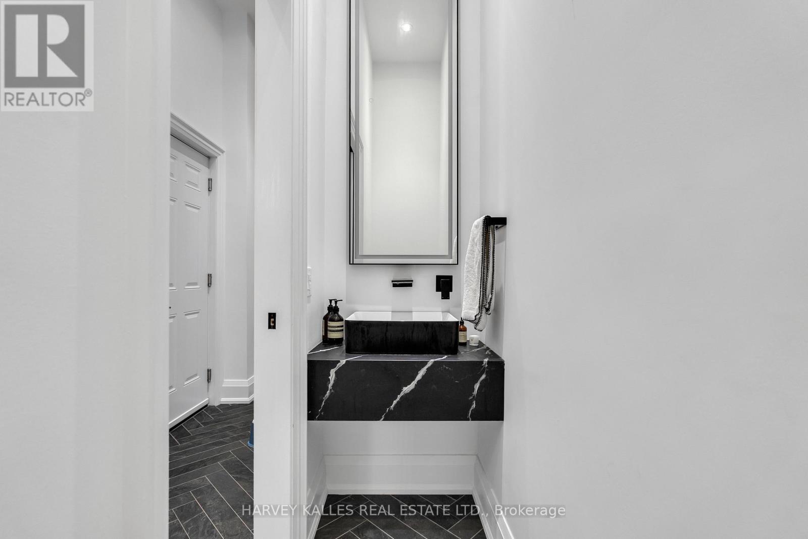 32 Almont Road, Toronto, Ontario  M3H 3E3 - Photo 9 - C12798546