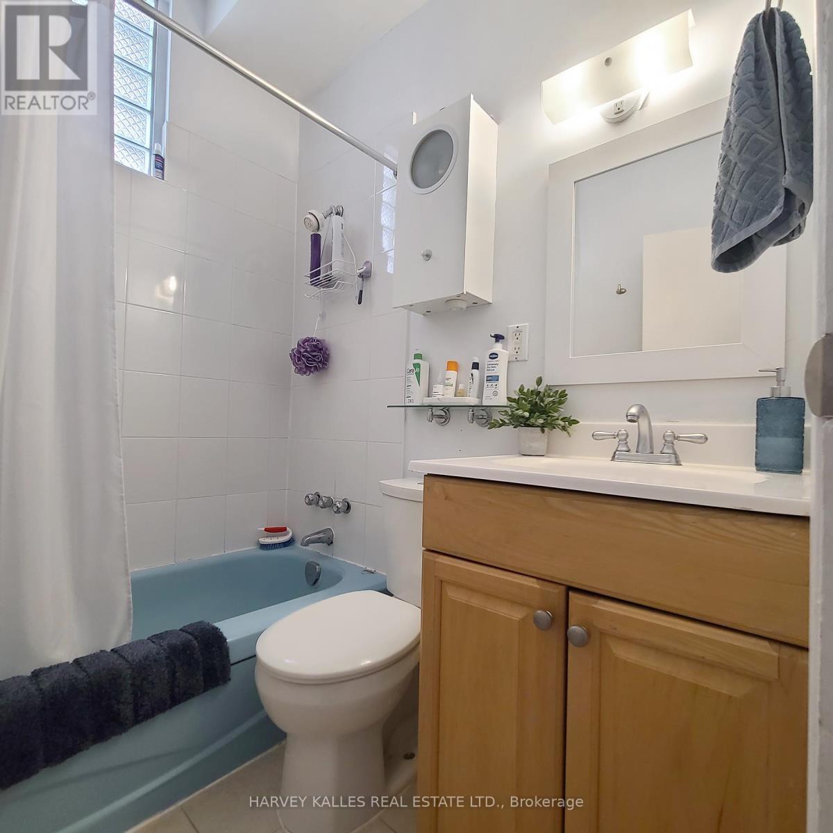 Main - 327 Howland Avenue, Toronto, Ontario  M5R 3C1 - Photo 8 - C12799758