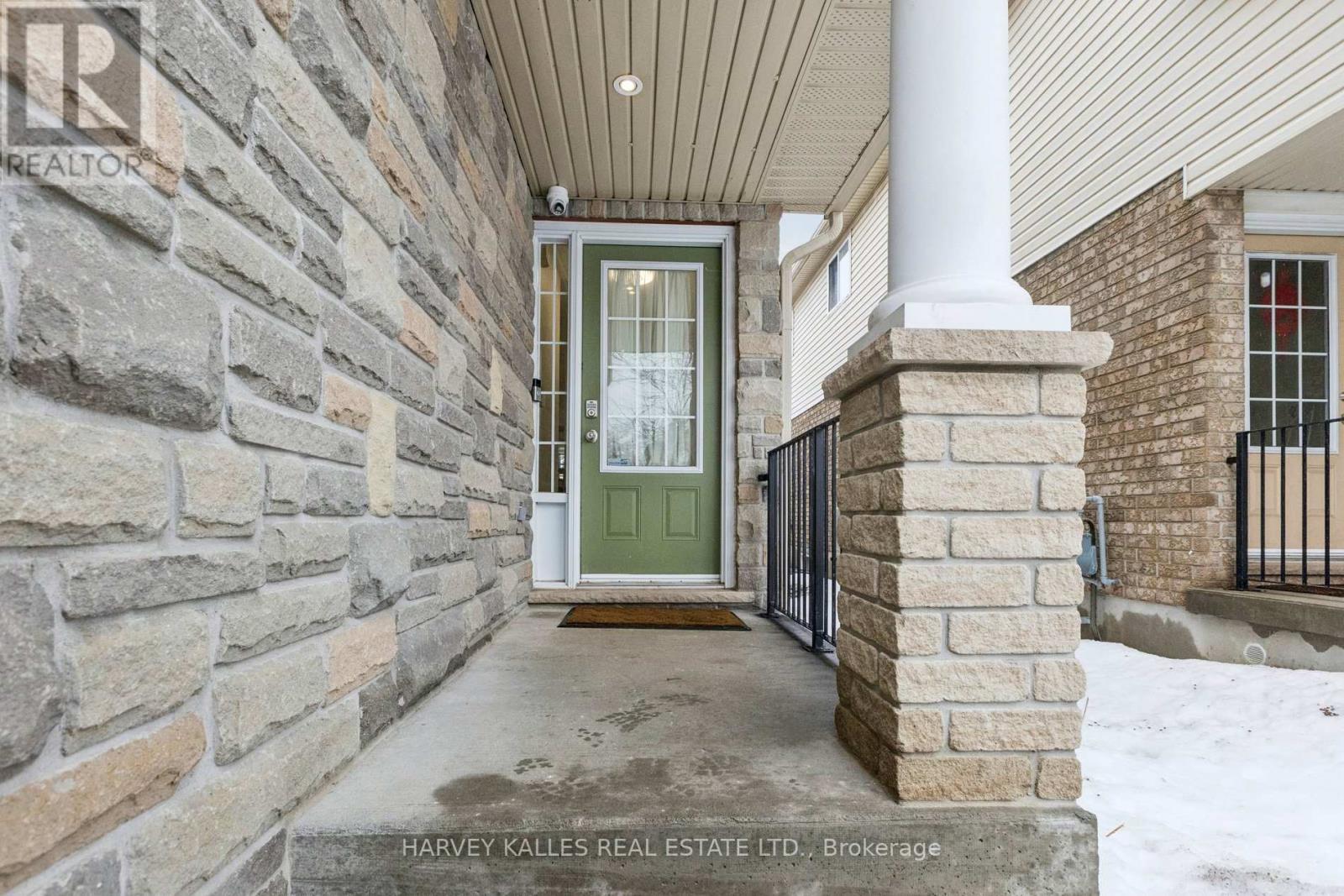 409 Tealby Crescent, Waterloo, Ontario  N2J 4Y8 - Photo 4 - X12801902