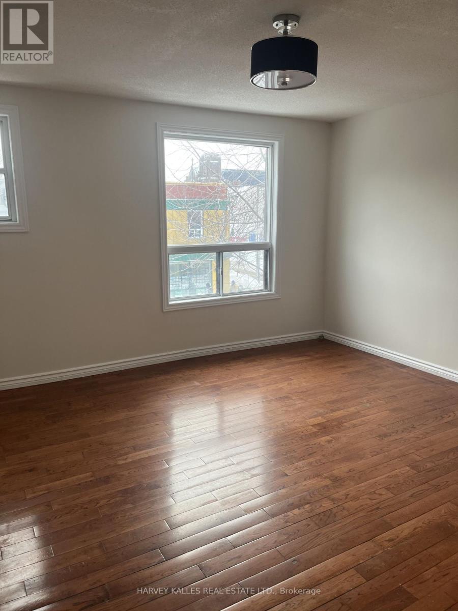 UPPER - 916 BLOOR STREET W, Toronto, Ontario