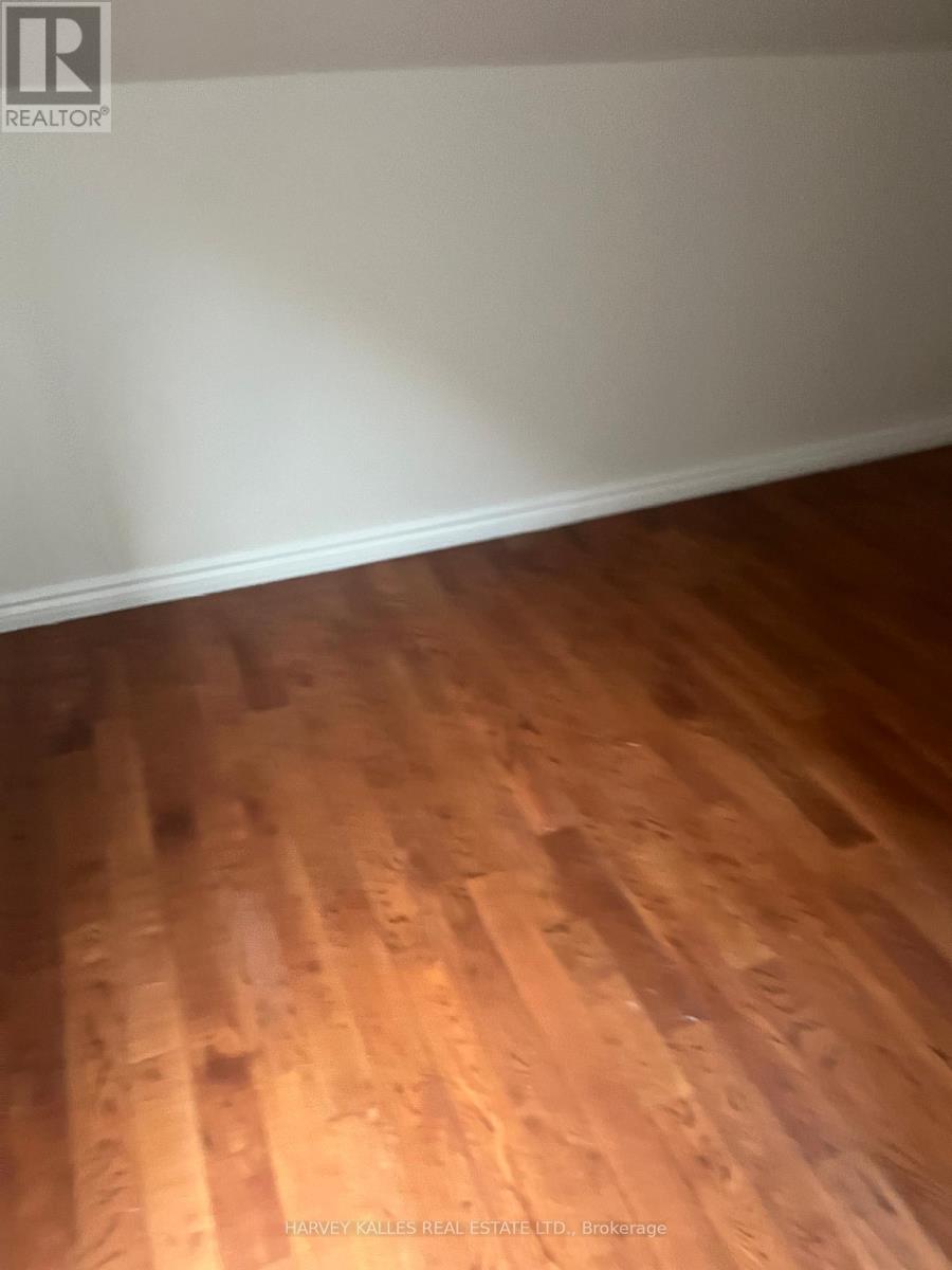 Upper - 916 Bloor Street W, Toronto, Ontario  M6H 1L1 - Photo 10 - W12803848