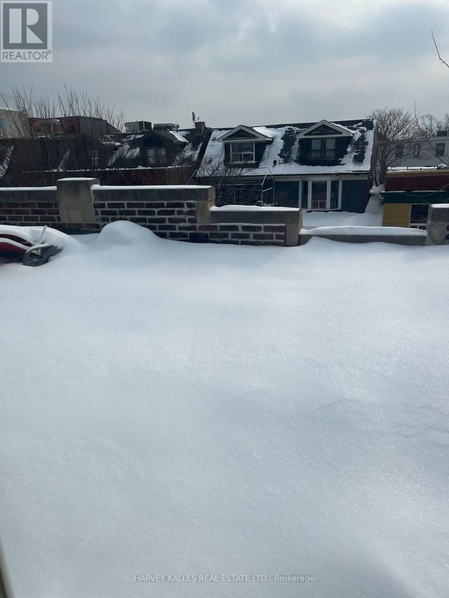 Upper - 916 Bloor Street W, Toronto, Ontario  M6H 1L1 - Photo 16 - W12803848