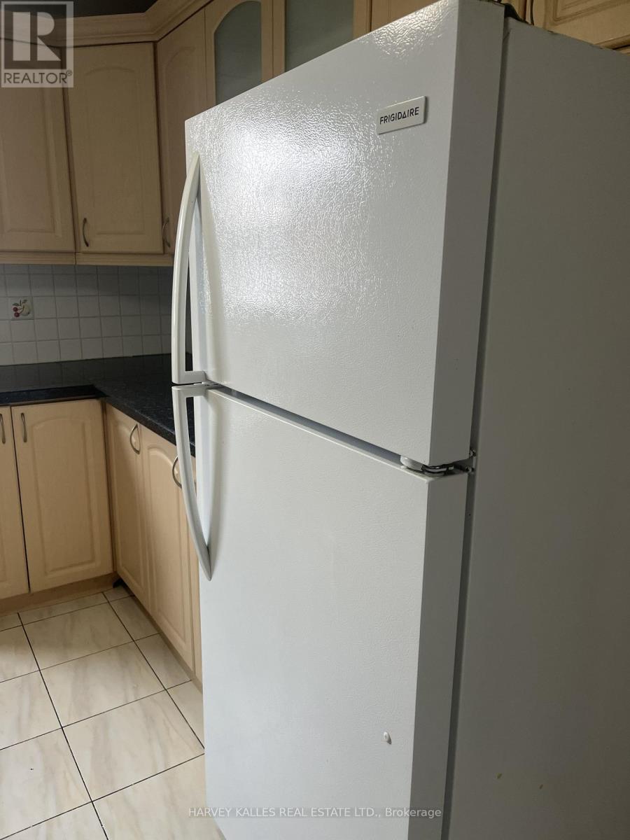 Upper - 916 Bloor Street W, Toronto, Ontario  M6H 1L1 - Photo 4 - W12803848