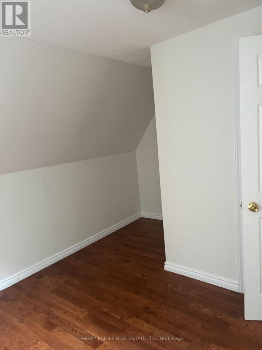 Upper - 916 Bloor Street W, Toronto, Ontario  M6H 1L1 - Photo 8 - W12803848