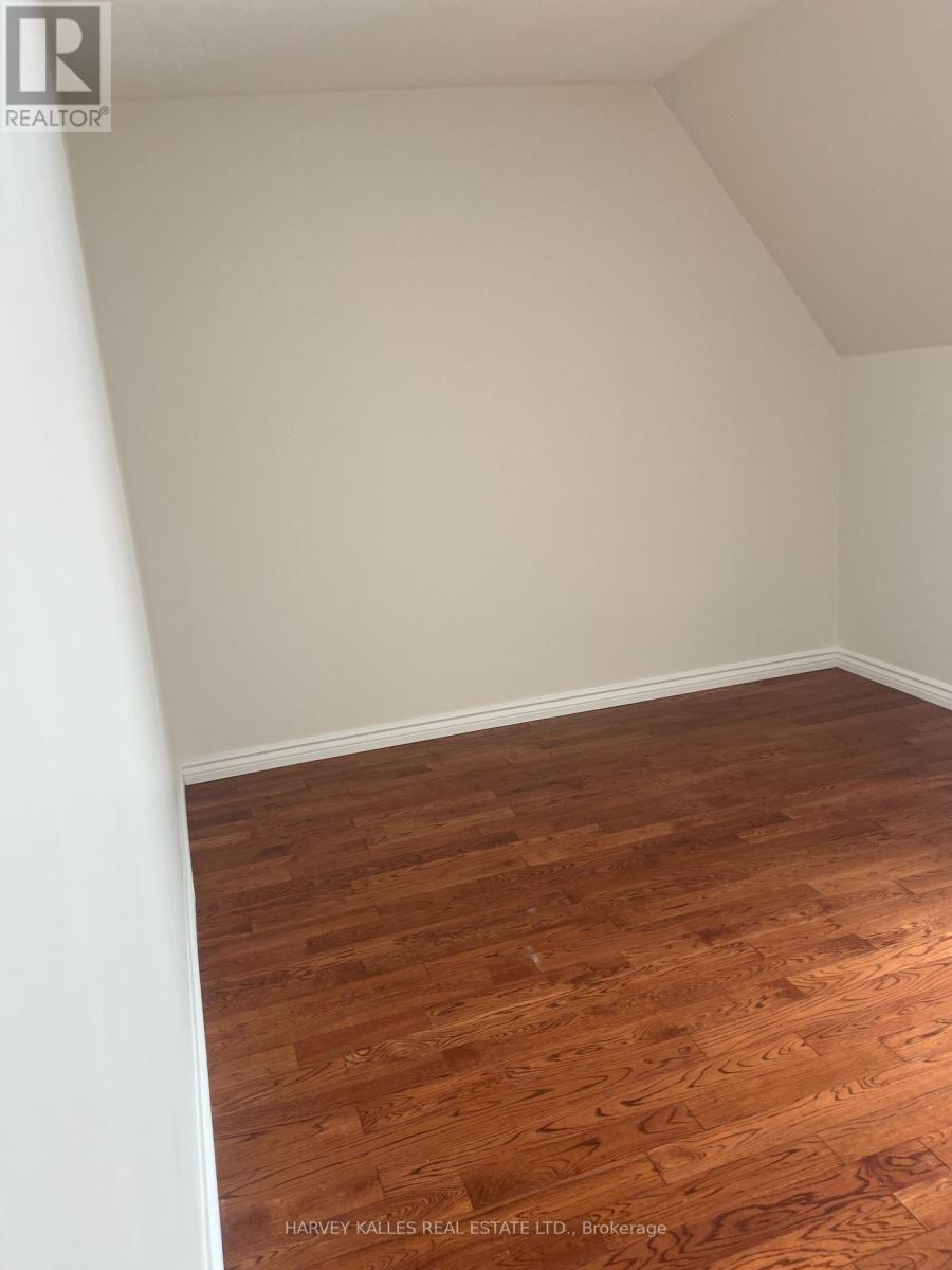 Upper - 916 Bloor Street W, Toronto, Ontario  M6H 1L1 - Photo 9 - W12803848