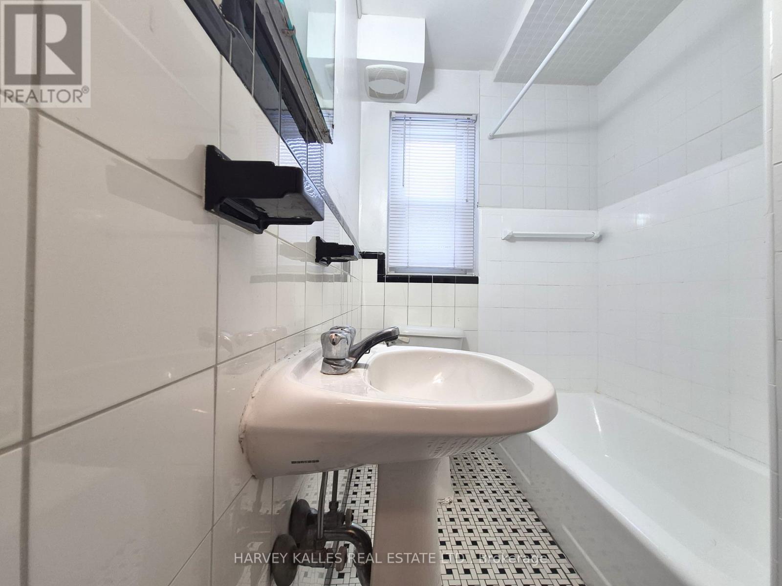 12 - 2905 St Clair Avenue E, Toronto, Ontario  M4B 1N5 - Photo 12 - E12808828