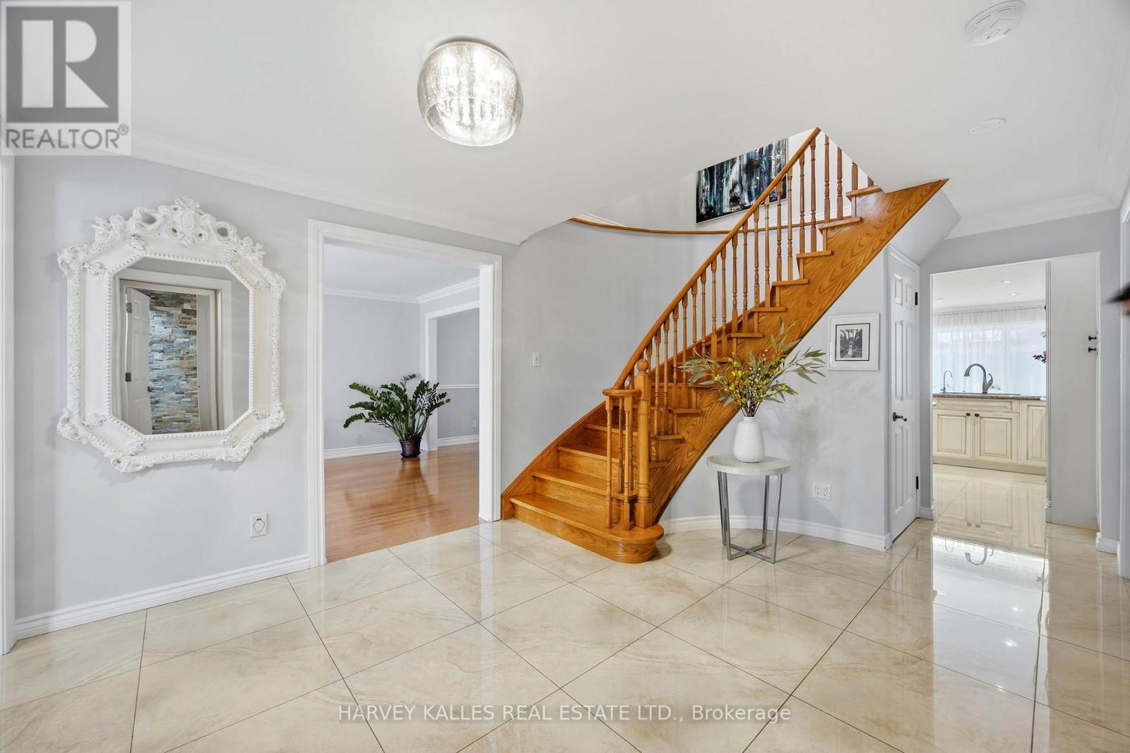 682 Willowbank Trail, Mississauga, Ontario  L4W 3L8 - Photo 19 - W12815034