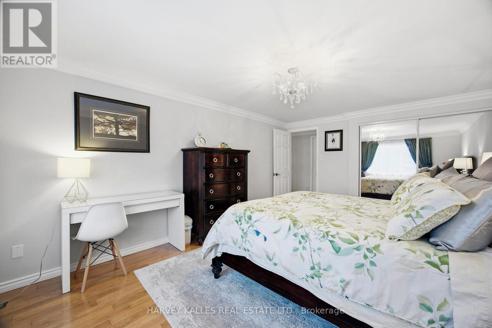 682 Willowbank Trail, Mississauga, Ontario  L4W 3L8 - Photo 27 - W12815034