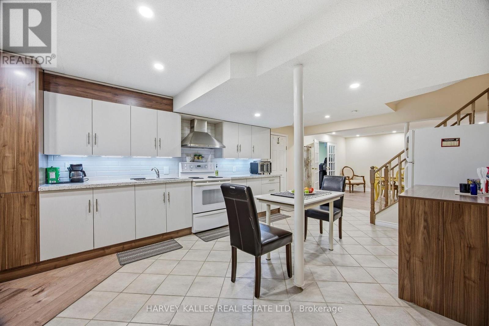 682 Willowbank Trail, Mississauga, Ontario  L4W 3L8 - Photo 35 - W12815034