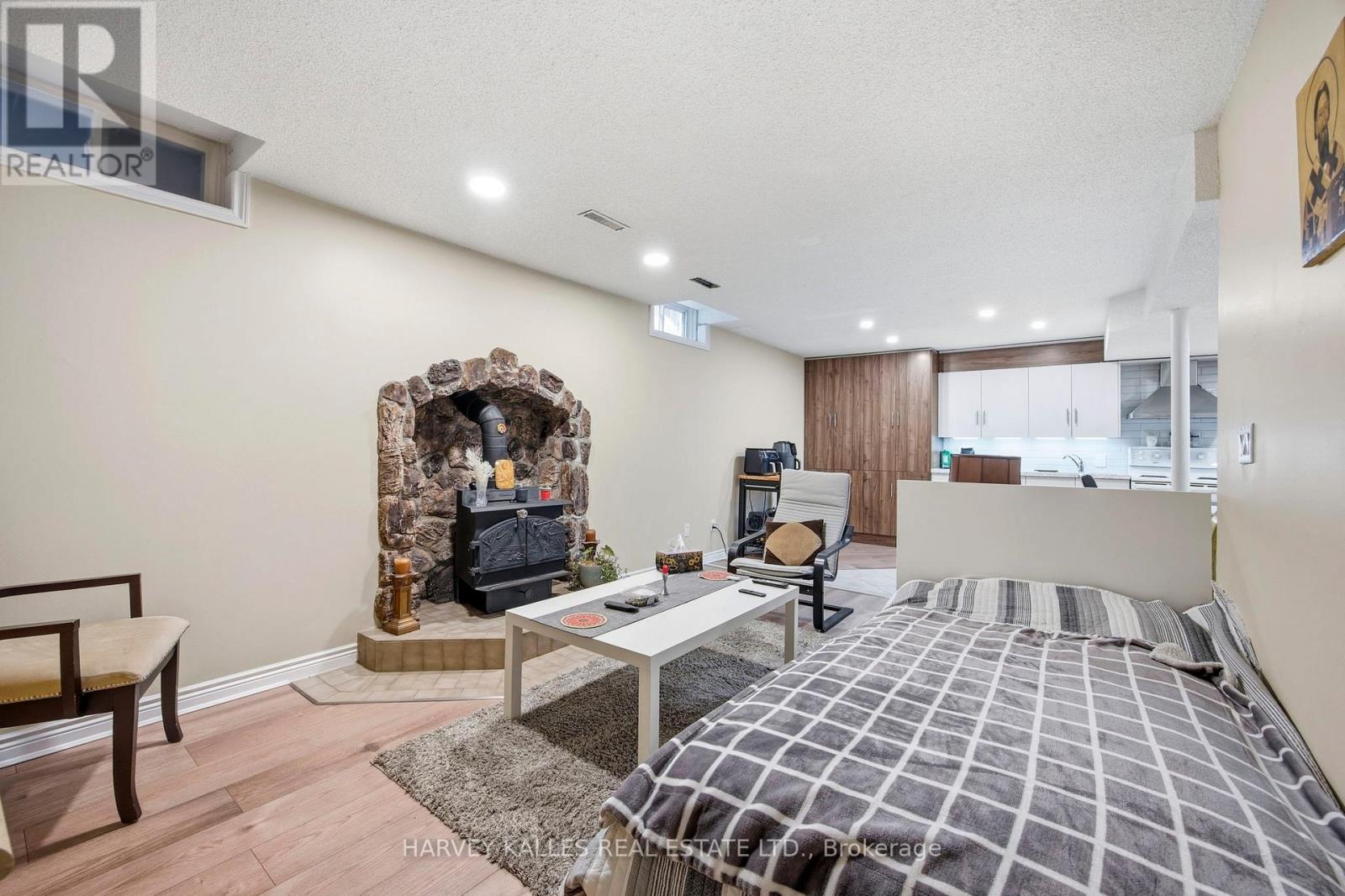 682 Willowbank Trail, Mississauga, Ontario  L4W 3L8 - Photo 37 - W12815034