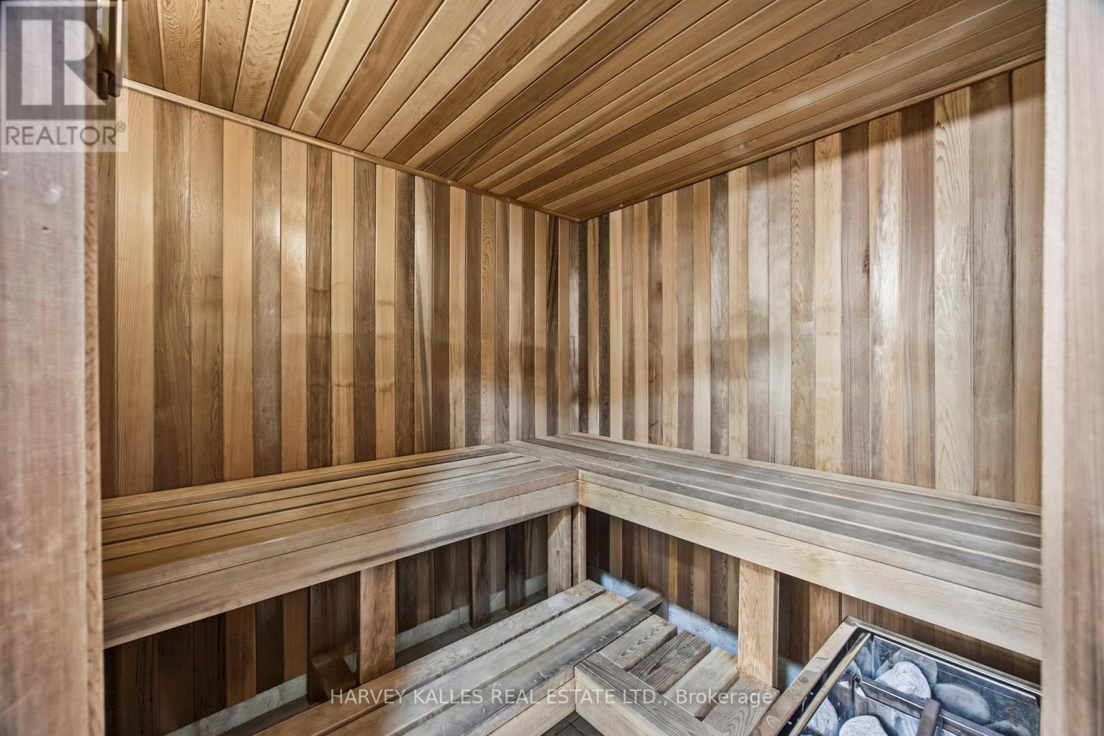 682 Willowbank Trail, Mississauga, Ontario  L4W 3L8 - Photo 39 - W12815034