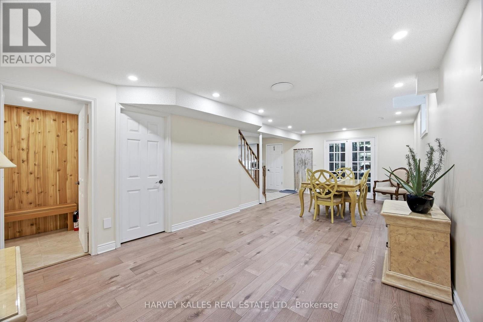 682 Willowbank Trail, Mississauga, Ontario  L4W 3L8 - Photo 42 - W12815034