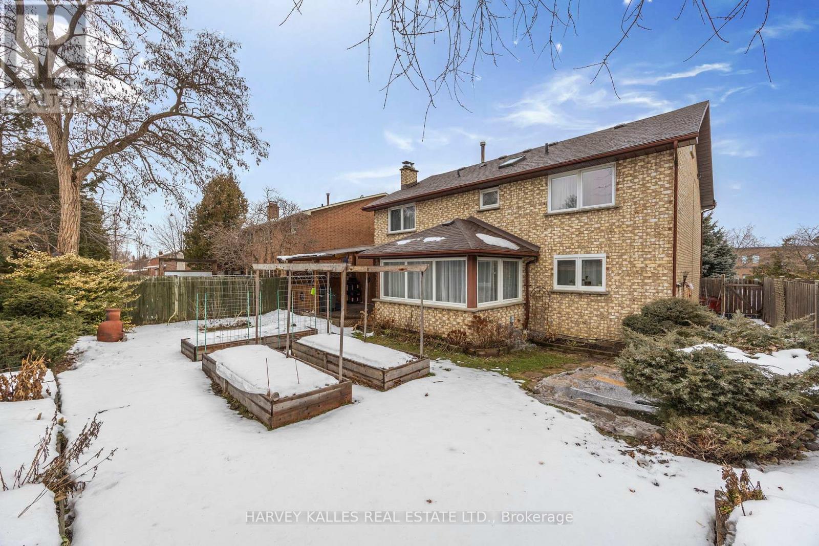 682 Willowbank Trail, Mississauga, Ontario  L4W 3L8 - Photo 46 - W12815034