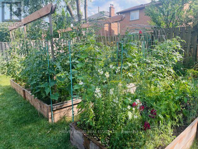 682 Willowbank Trail, Mississauga, Ontario  L4W 3L8 - Photo 49 - W12815034