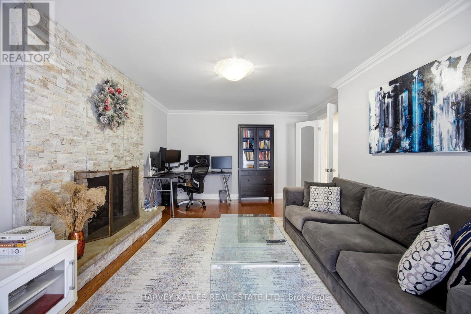 682 Willowbank Trail, Mississauga, Ontario  L4W 3L8 - Photo 6 - W12815034