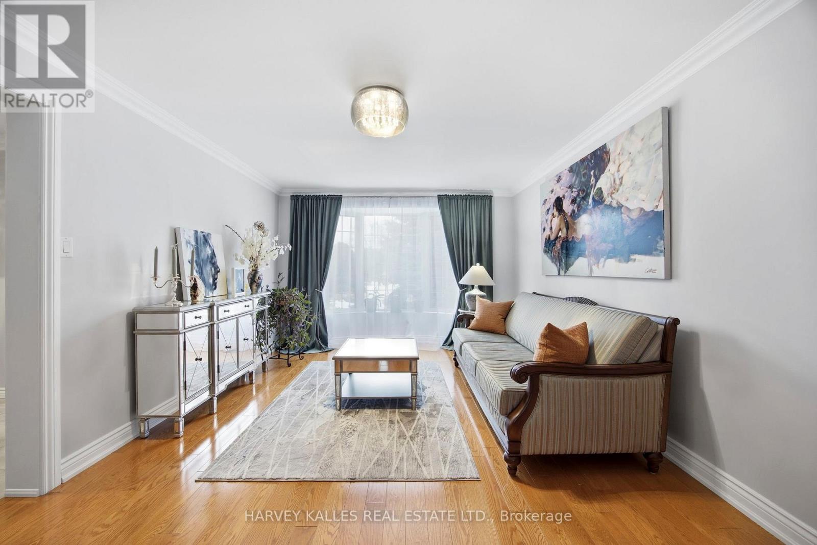 682 Willowbank Trail, Mississauga, Ontario  L4W 3L8 - Photo 7 - W12815034