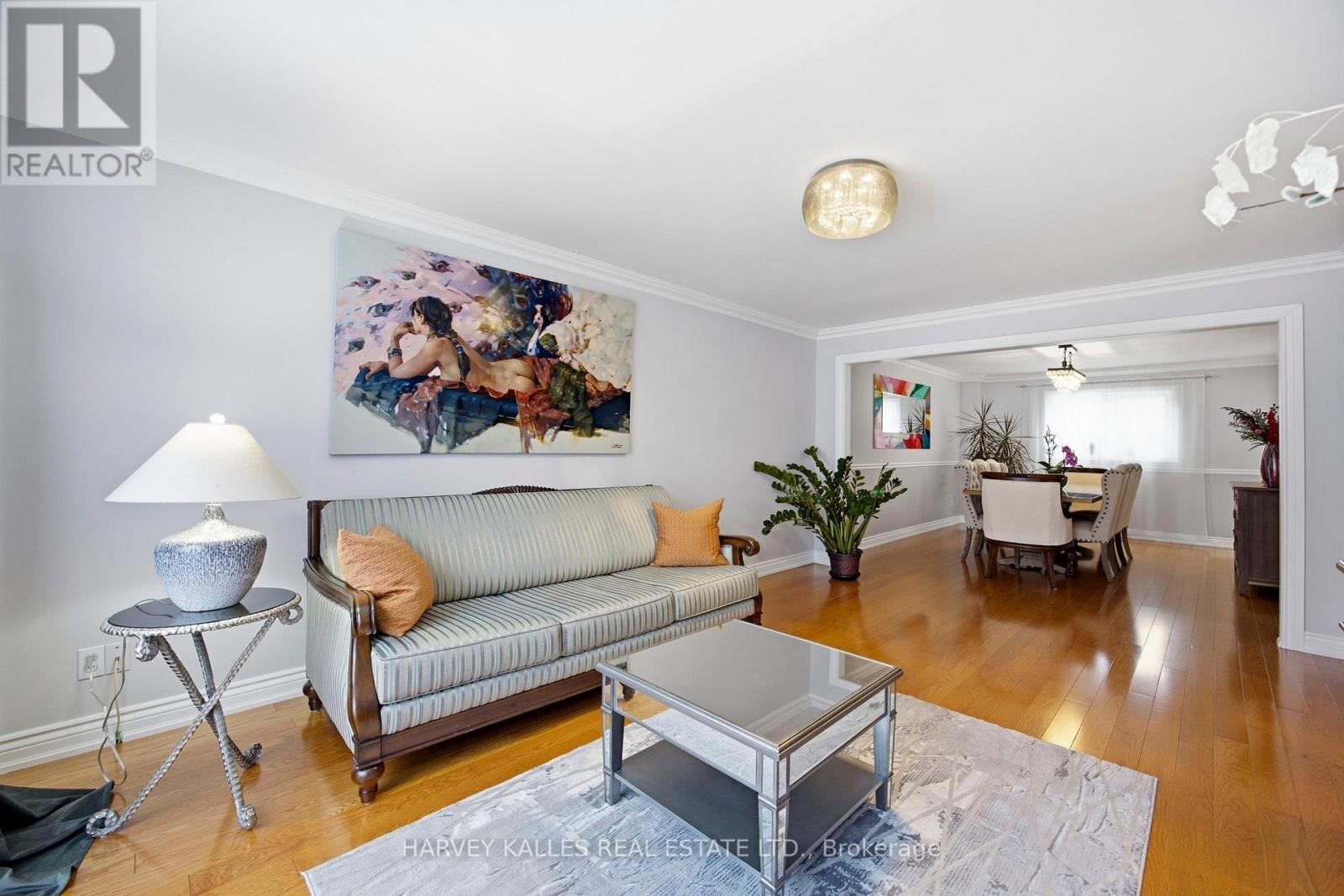 682 Willowbank Trail, Mississauga, Ontario  L4W 3L8 - Photo 9 - W12815034