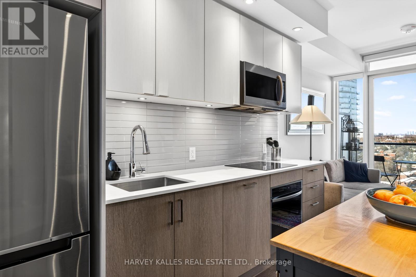 2201 - 1926 Lake Shore Boulevard W, Toronto, Ontario  M6S 1A1 - Photo 3 - W12817332