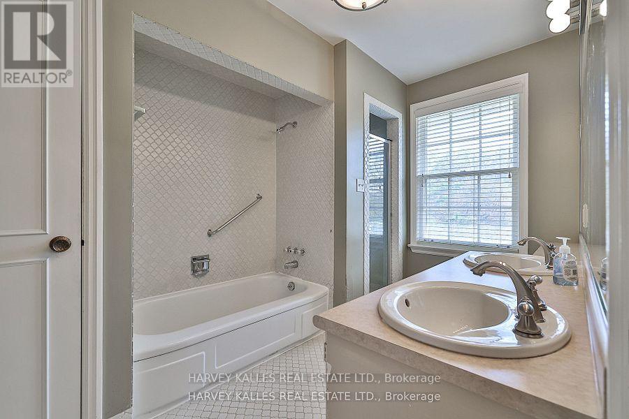 38 Fifeshire Road, Toronto, Ontario  M2L 2G6 - Photo 21 - C12818298