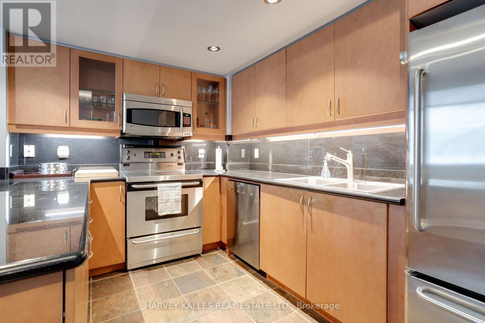 703 - 80 Cumberland Street, Toronto, Ontario  M5R 3V1 - Photo 11 - C12821064