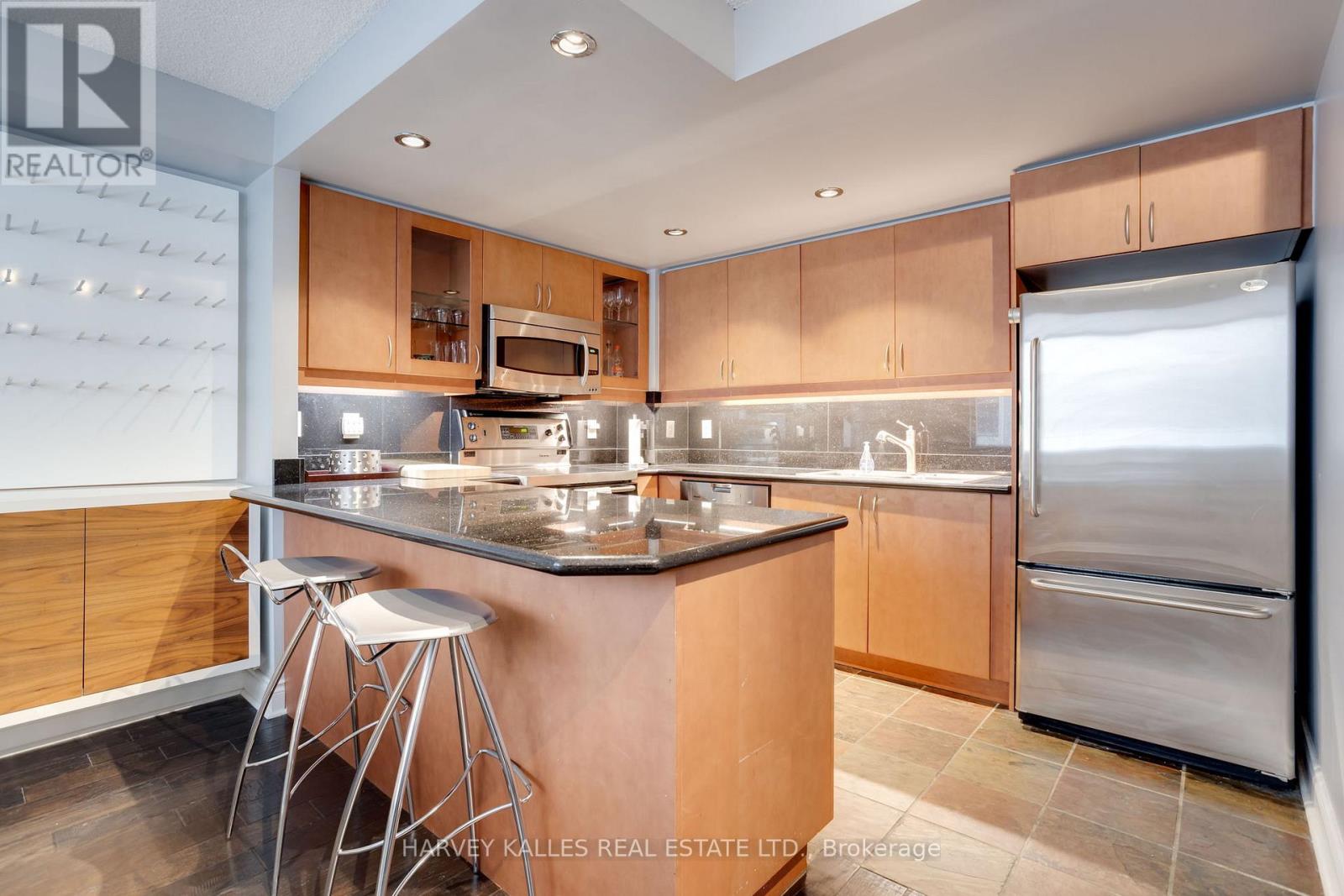 703 - 80 Cumberland Street, Toronto, Ontario  M5R 3V1 - Photo 9 - C12821064