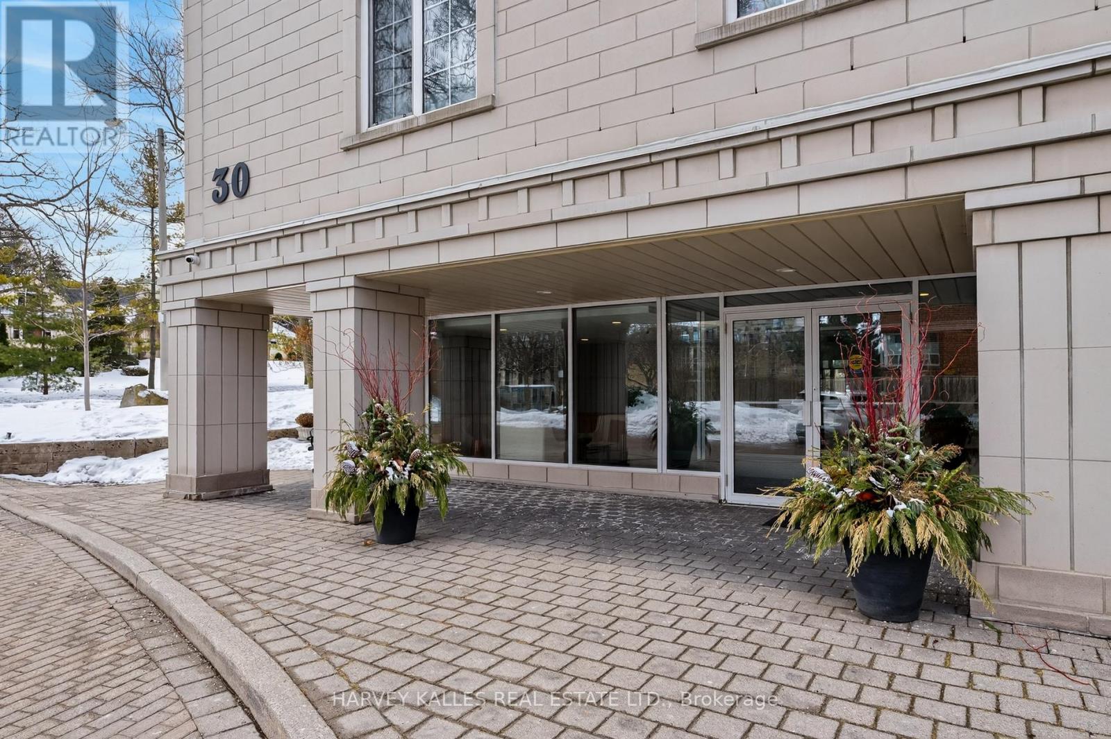 106 - 30 Anglesey Boulevard, Toronto, Ontario  M9A 3B5 - Photo 2 - W12824672