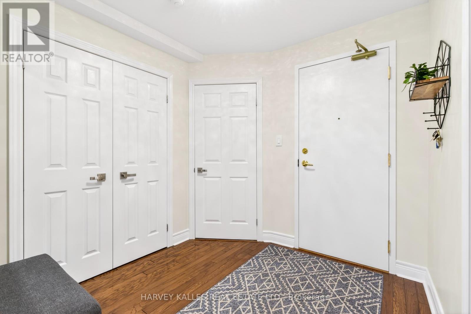 106 - 30 Anglesey Boulevard, Toronto, Ontario  M9A 3B5 - Photo 4 - W12824672