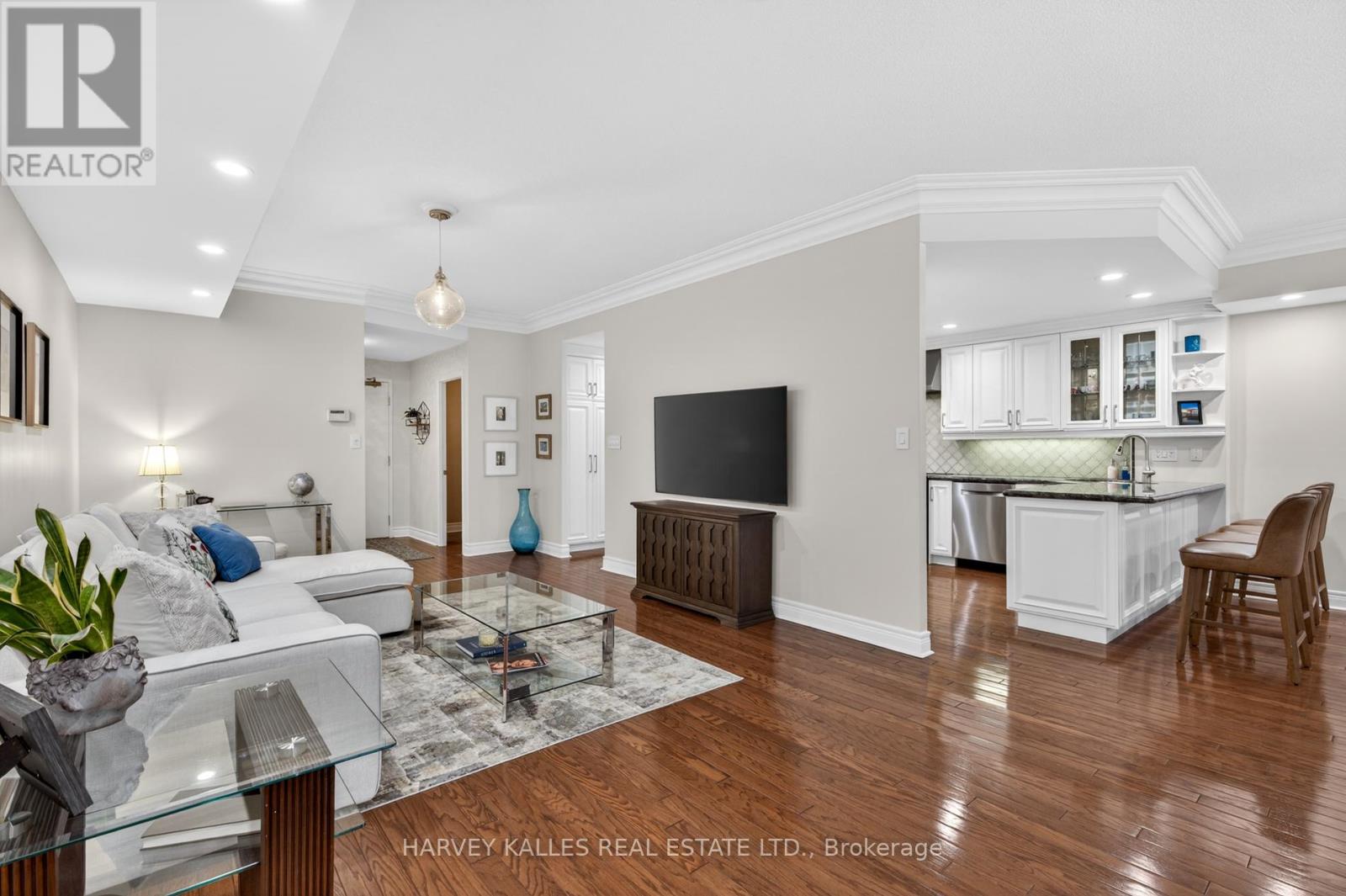 106 - 30 Anglesey Boulevard, Toronto, Ontario  M9A 3B5 - Photo 9 - W12824672