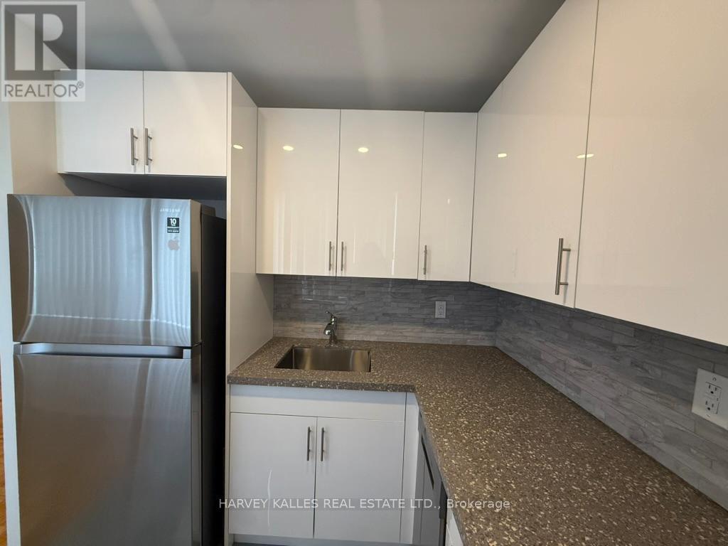 403 - 180 Vaughan Road, Toronto, Ontario  M6C 2M3 - Photo 6 - C12827328