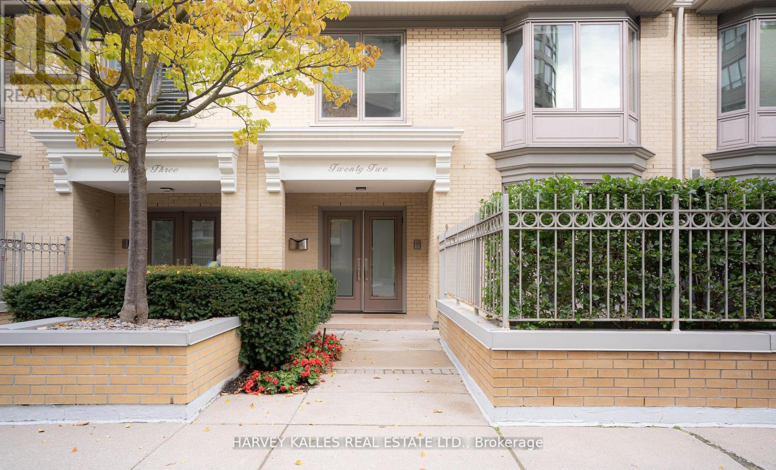 22 Lower Village Gate, Toronto, Ontario  M5P 3L7 - Photo 2 - C12833802