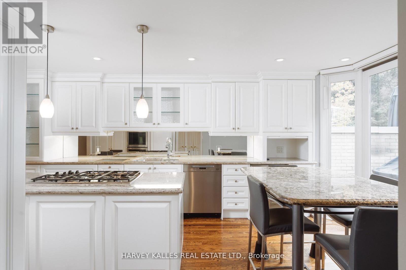 22 Lower Village Gate, Toronto, Ontario  M5P 3L7 - Photo 5 - C12833802