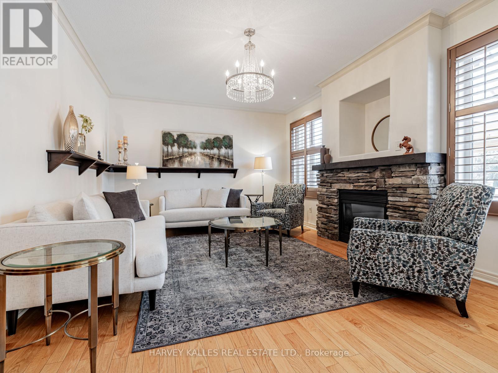 12 Barberry Crescent, Richmond Hill, Ontario  L4E 4S5 - Photo 9 - N12835098