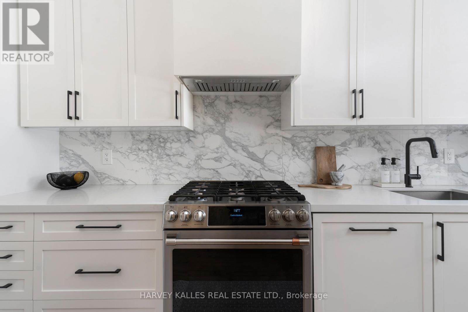 97 Atlas Avenue, Toronto, Ontario  M6C 3P2 - Photo 17 - C12835426