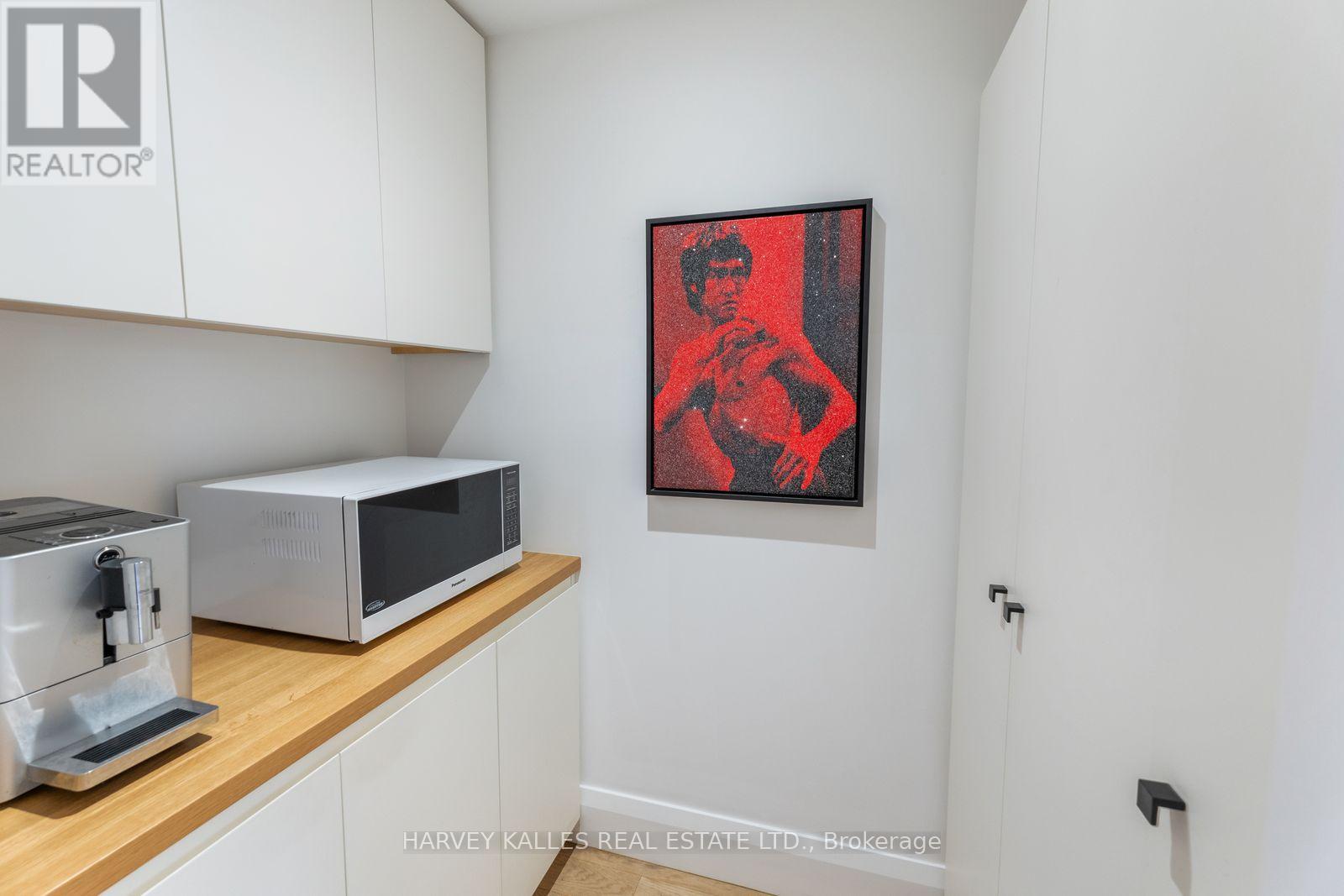 B - 34 Coulson Avenue, Toronto, Ontario  M4V 1Y5 - Photo 16 - C12838352