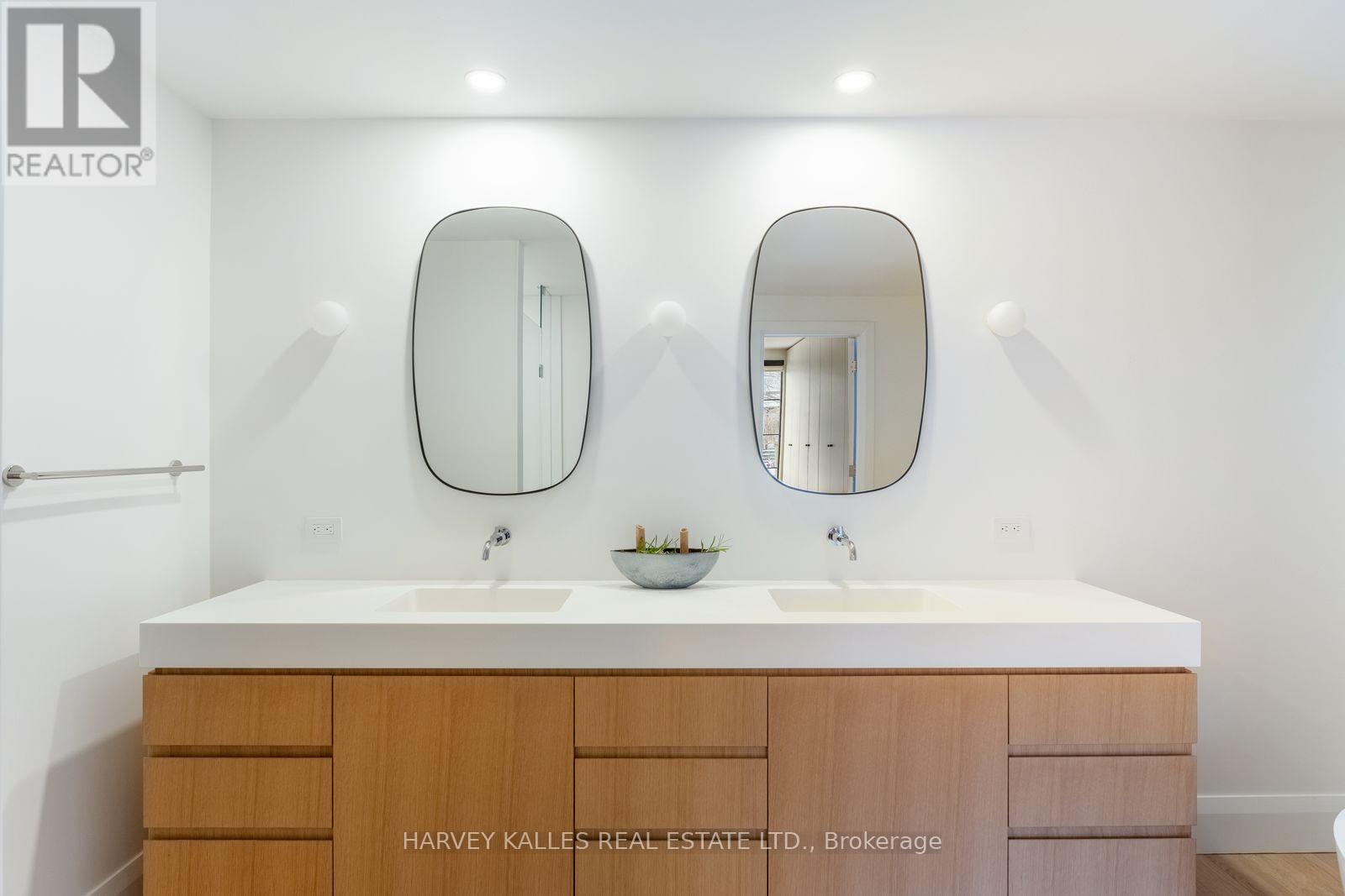 B - 34 Coulson Avenue, Toronto, Ontario  M4V 1Y5 - Photo 22 - C12838352