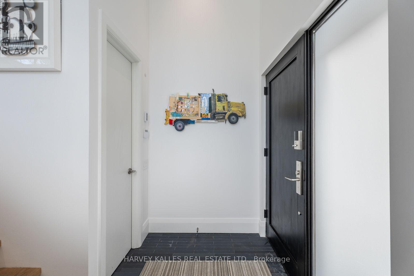 B - 34 Coulson Avenue, Toronto, Ontario  M4V 1Y5 - Photo 6 - C12838352