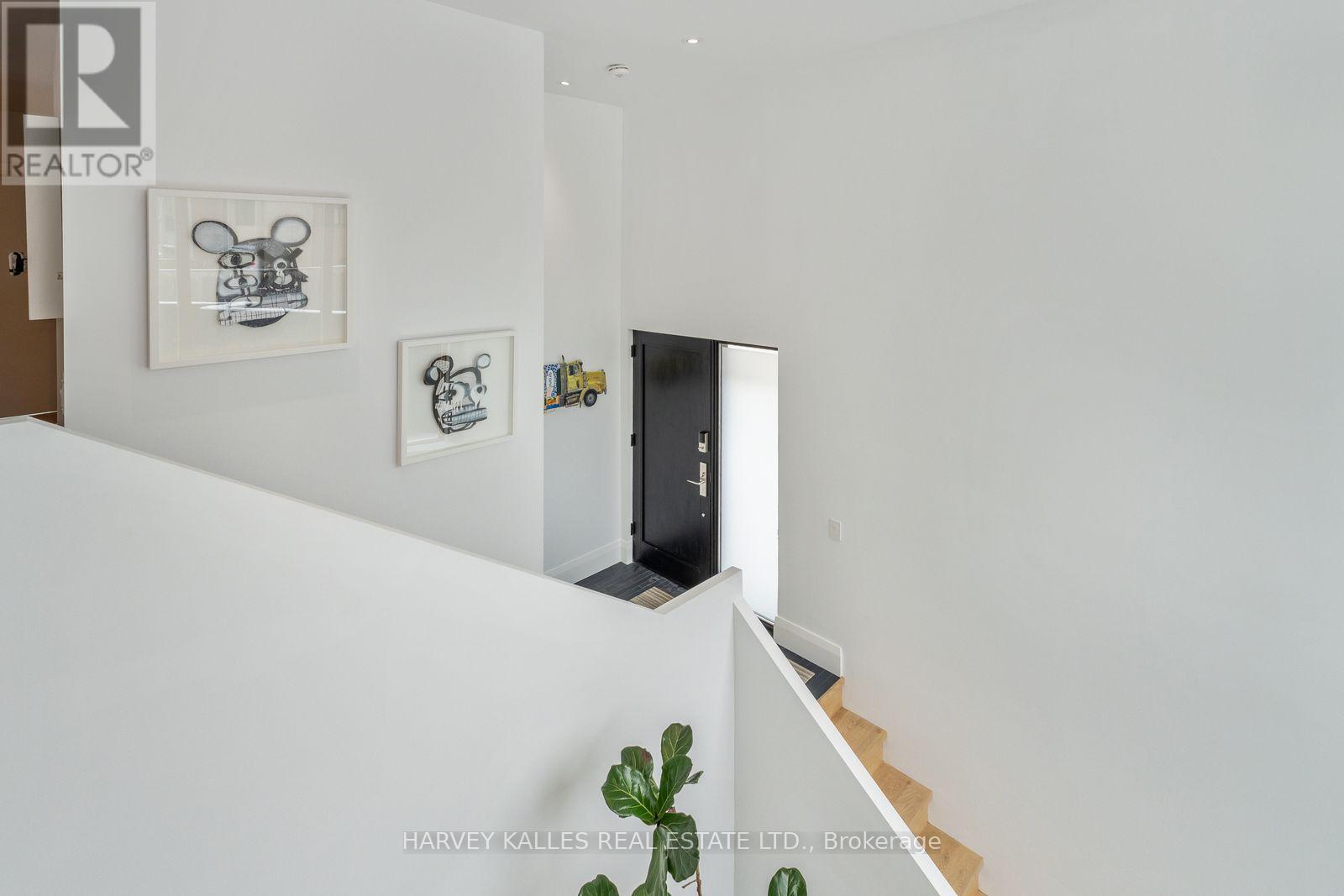 B - 34 Coulson Avenue, Toronto, Ontario  M4V 1Y5 - Photo 7 - C12838352